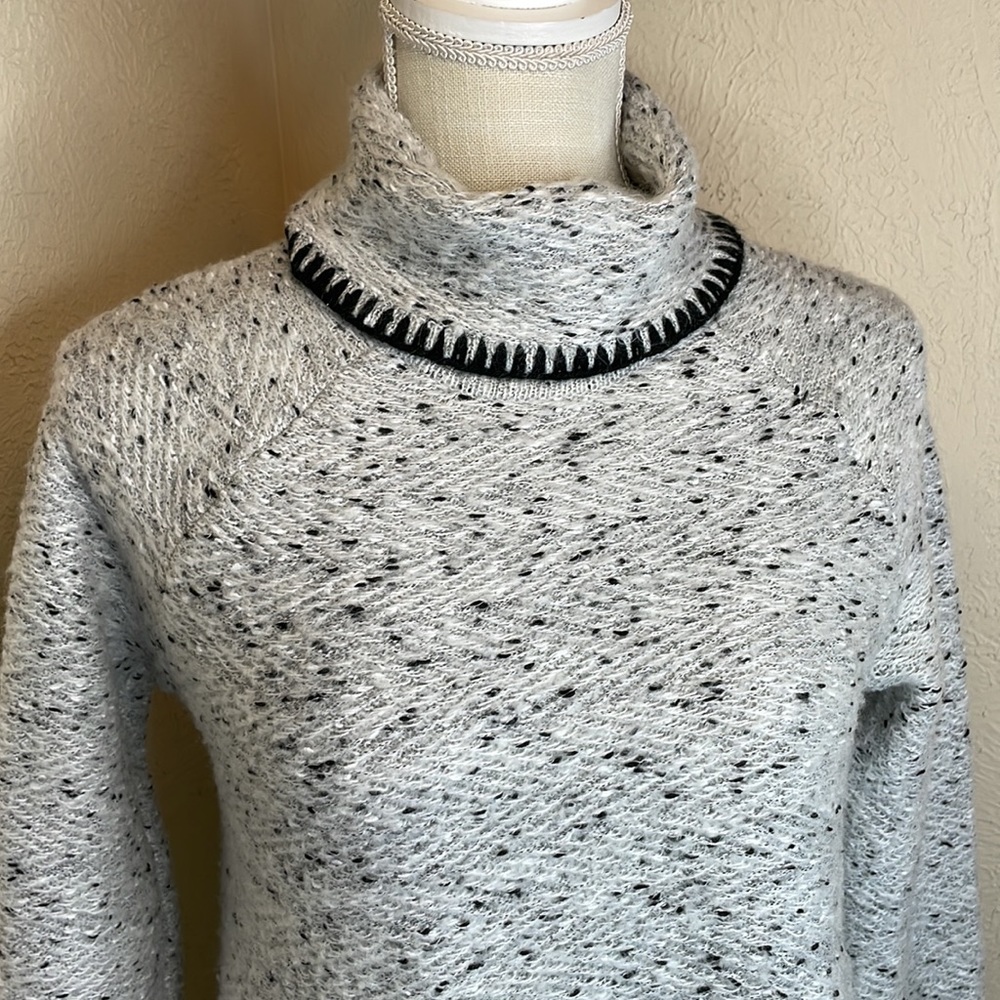 Cable & Gage Turtle Neck Sweater - Picture 2 of 9